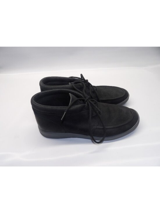 Black UGG Hulman Perf Chukka with a treadlite outsole size 12